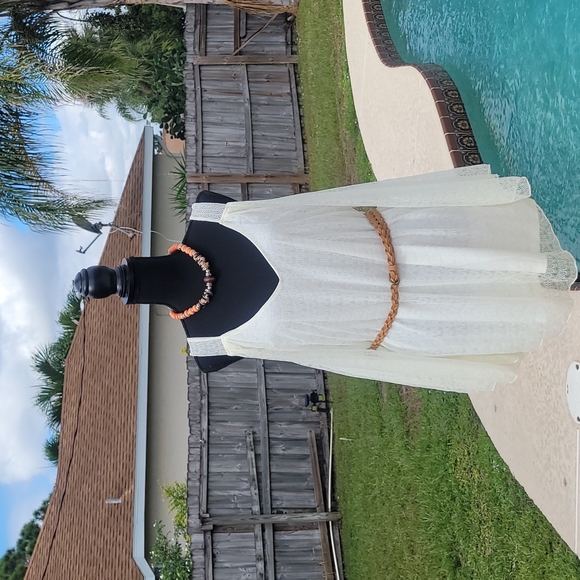 Off From White Beautiful Scalloped Cold Shoulder Top - Picture 3 of 9